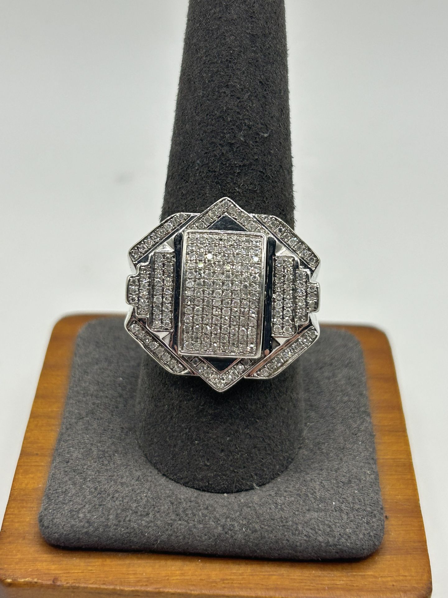 14k White Gold And Diamonds Men’s Ring