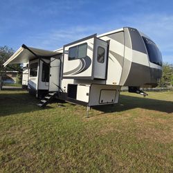 2022 Forest River Sandpiper 391FLRB