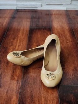 Tory Burch Caroline Ballet Flats Gold Logo Beige Nude Size 8.5