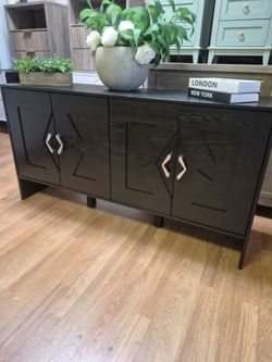 MODERN DESIGN BLACK SIDEBOARD WITH SILVER HARDWARE BRAND NEW 60X17X32