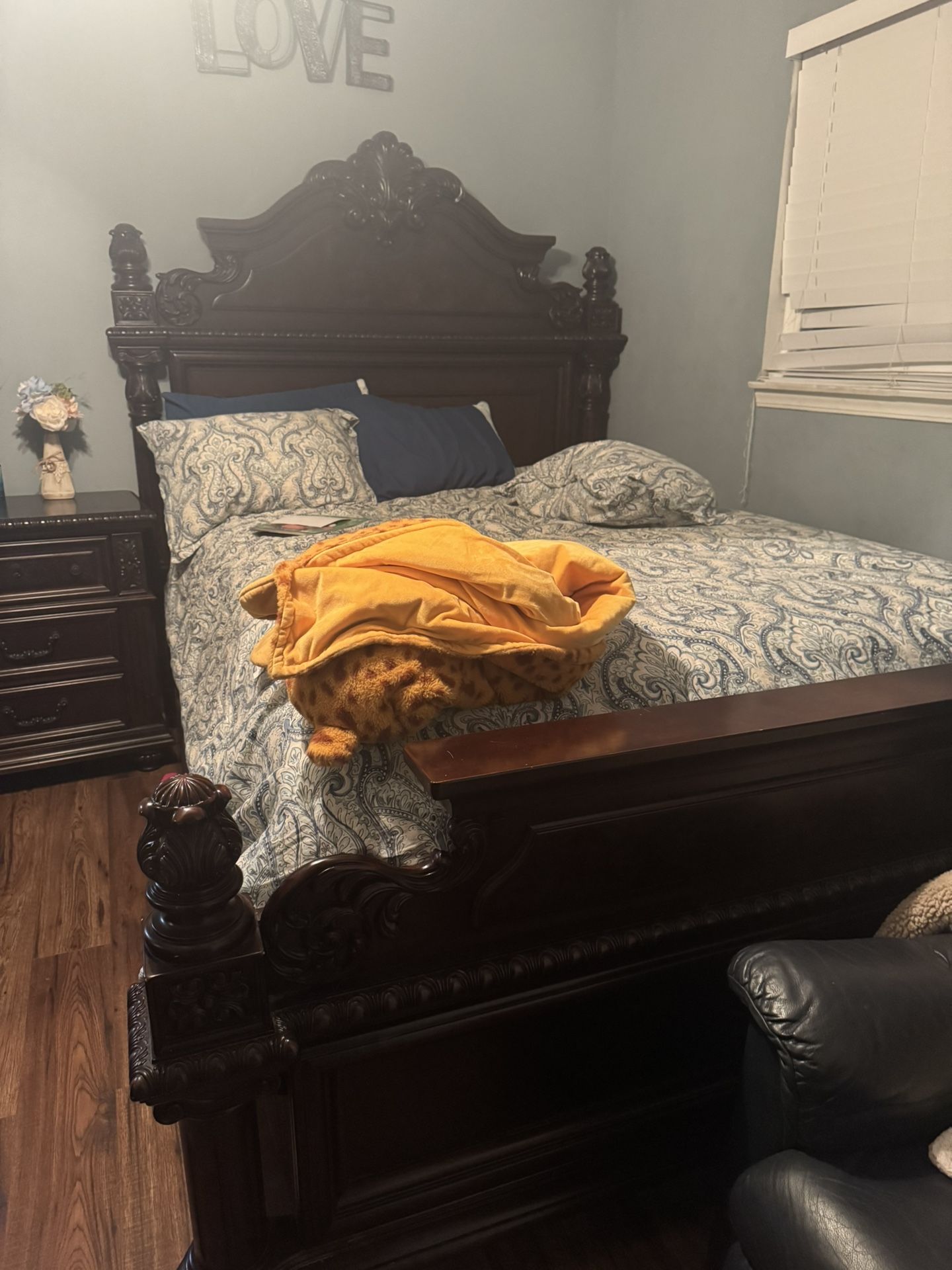 Queen Bedroom Set – 3 Pieces