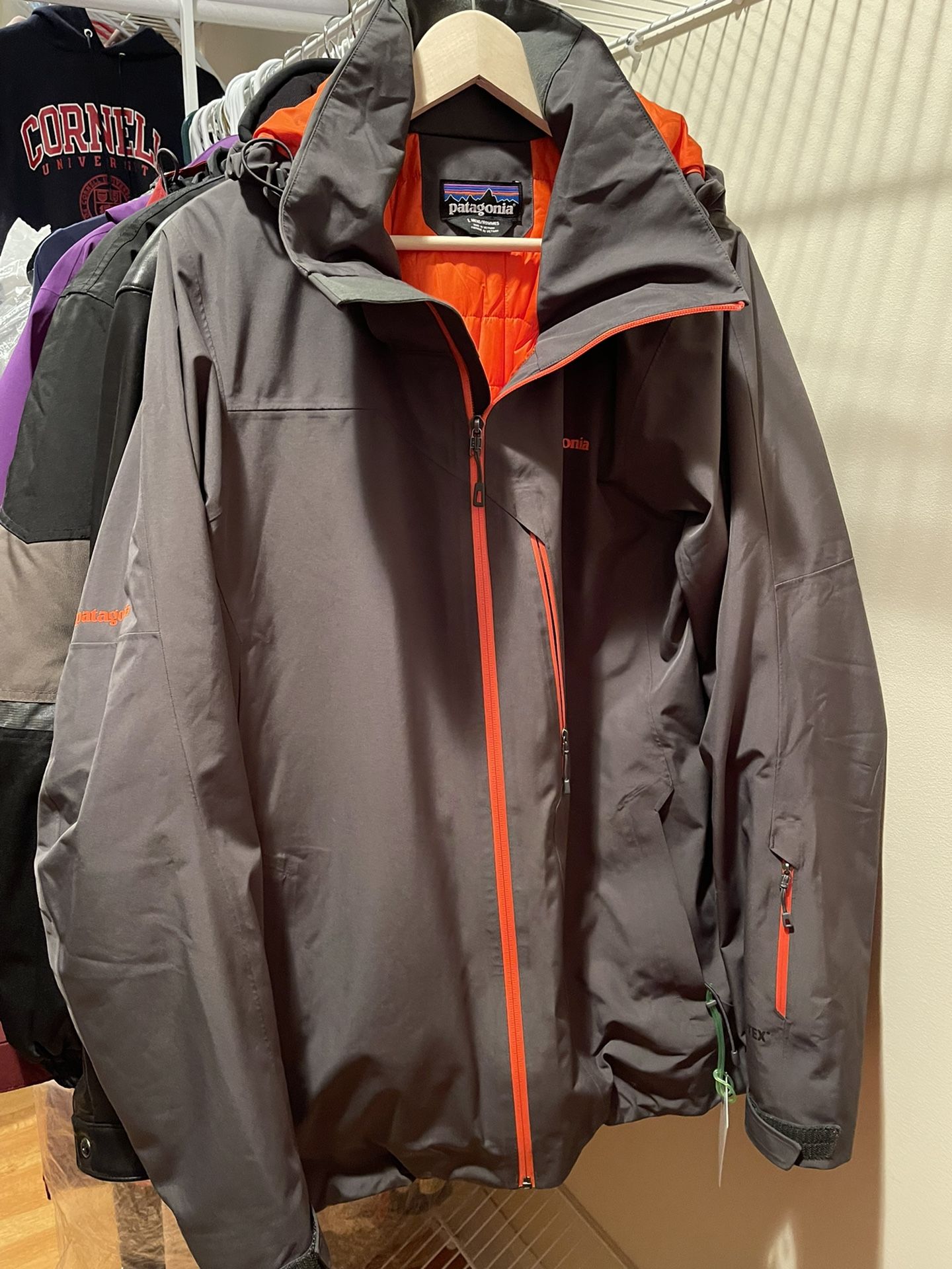 Patagonia Men's Large Gray Jacket