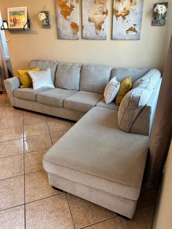 DELIVERY AVAILABLE 🚛! Gorgeous Beige sectional couch from Ashley Furniture