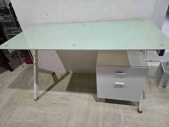 FREE GLASS DESK