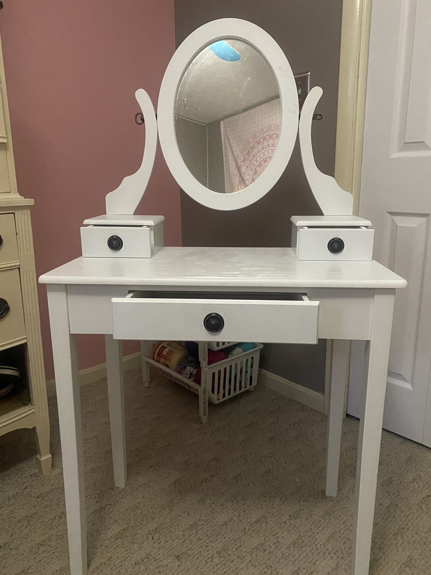 Vanity, PERFECT CONDITION , No Chair, Vanity Only