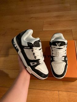 Lv trainers black and white