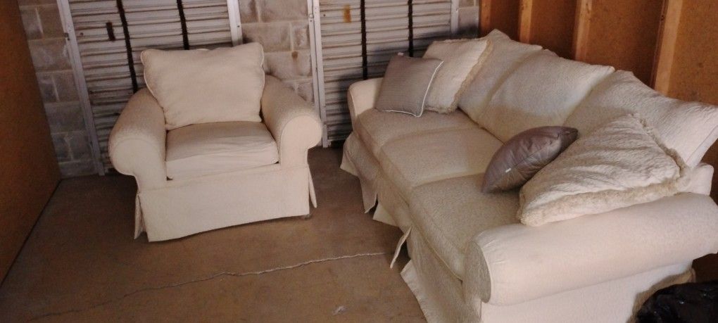 Off White Sofa Set With Pullout Bed