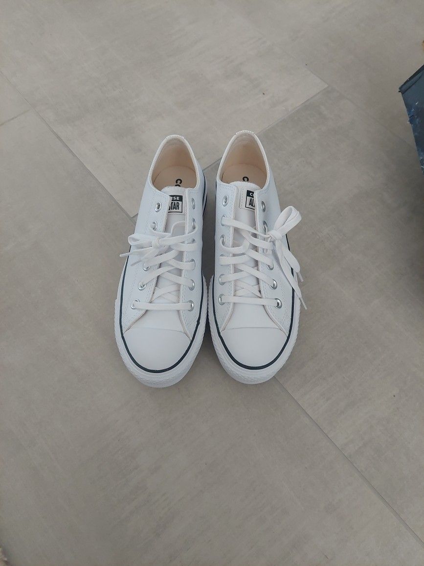 New Women 's White Converse Sneakers In Size 8.5