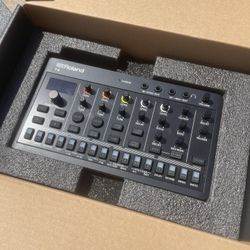 Roland AIRA Compact T-8 Beat Machine
