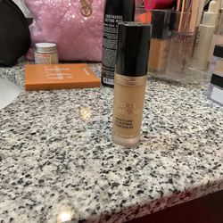 Too Faced Born This Way Concealer - Light beige