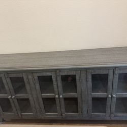 Table/Entertainment Center