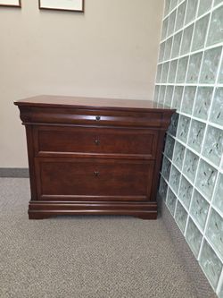 Pair 2-drawer file cabinets