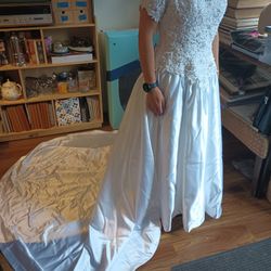 Wedding Dress For Sale. Size 12