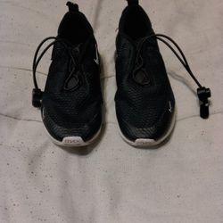 Women's Nike Air Max 270. Size 2Y.