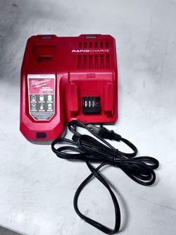Milwaukee M12/18 rapid charger