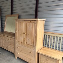Four Piece Bedroom Set And Bed Frame All Oak Wood