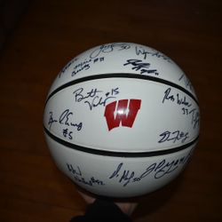 Signed Wisconsin Badgers Basketball 