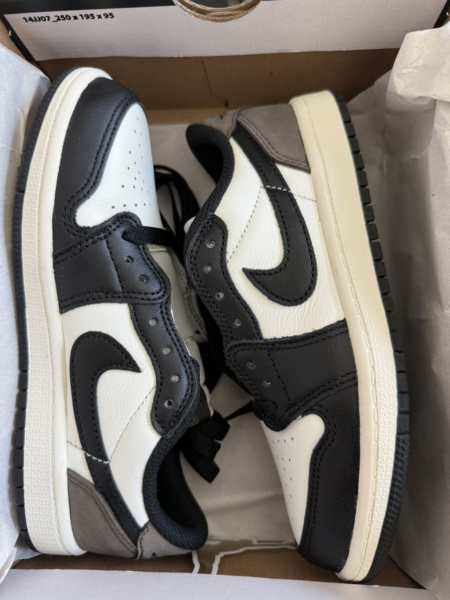 Jordan Retro 1 Low Mochas