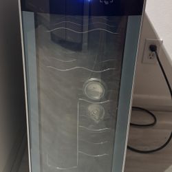 Avanti Wine Cooler – 12 Bottle Capacity