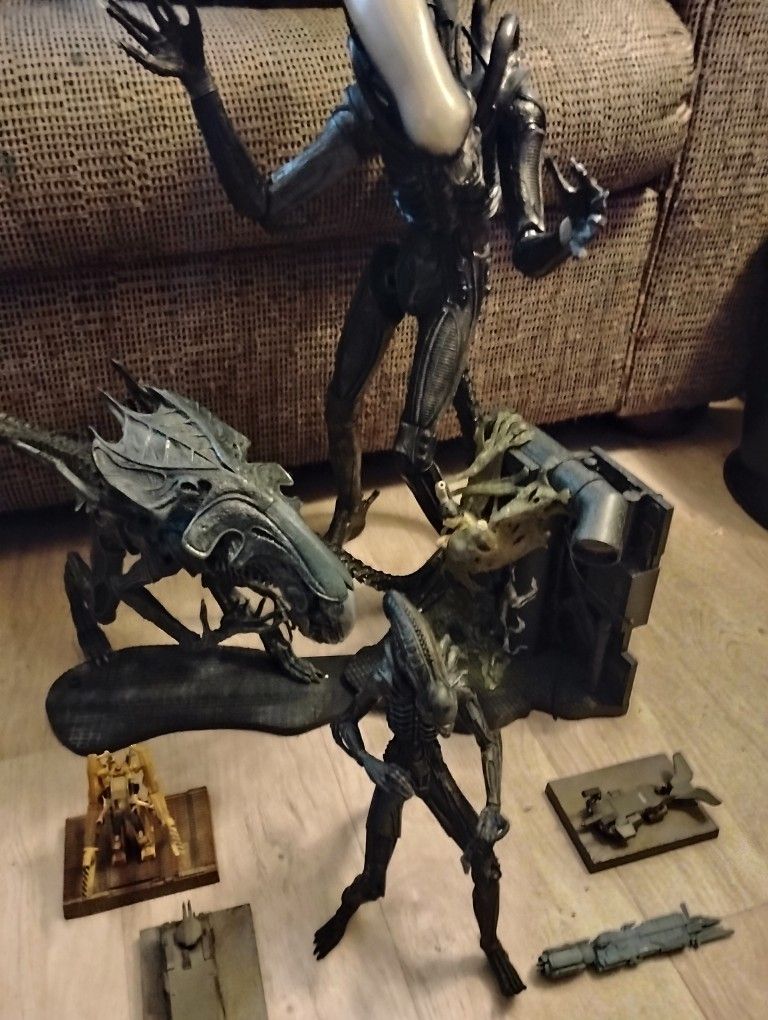 Epicly Cool Neca And McFarlane Toys All 2009 Rare Alien Collection
