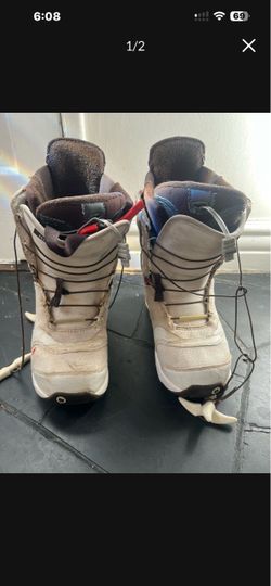 Women’s snowboarding boots/ size 7