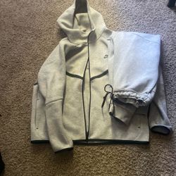 Black And Grey Nike Tech Outfit 