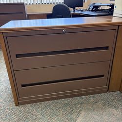 💥FAST SALE ~ Metal File Cabinet 💥