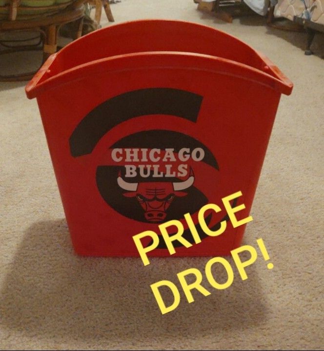 LIKE NEW! RARE 1990's CHICAGO BULLS WASTE BASKET/ STORAGE BIN