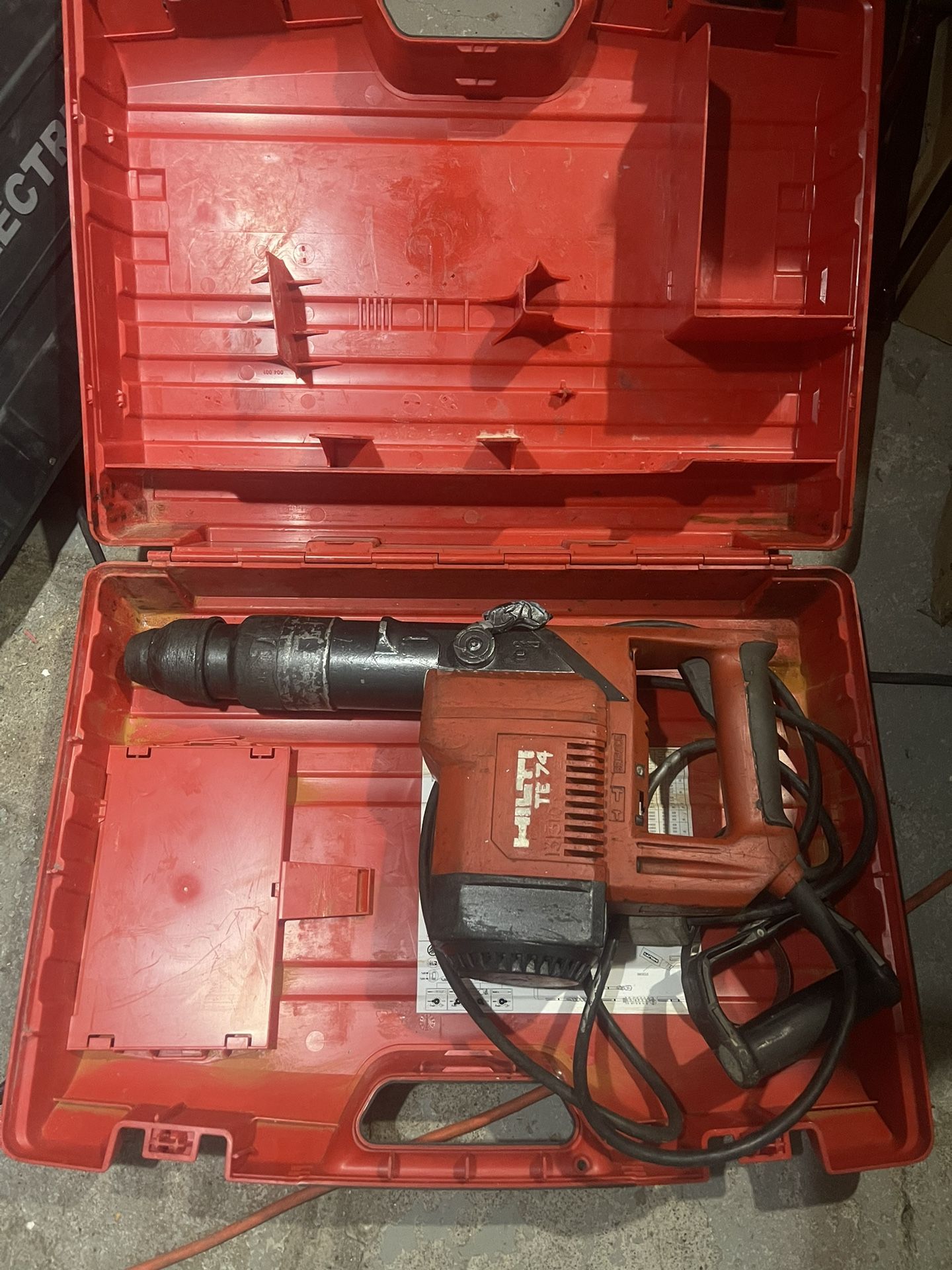 Hilti TE74 Heavy Duty Hammer Chisel / Hammer Drill & with case