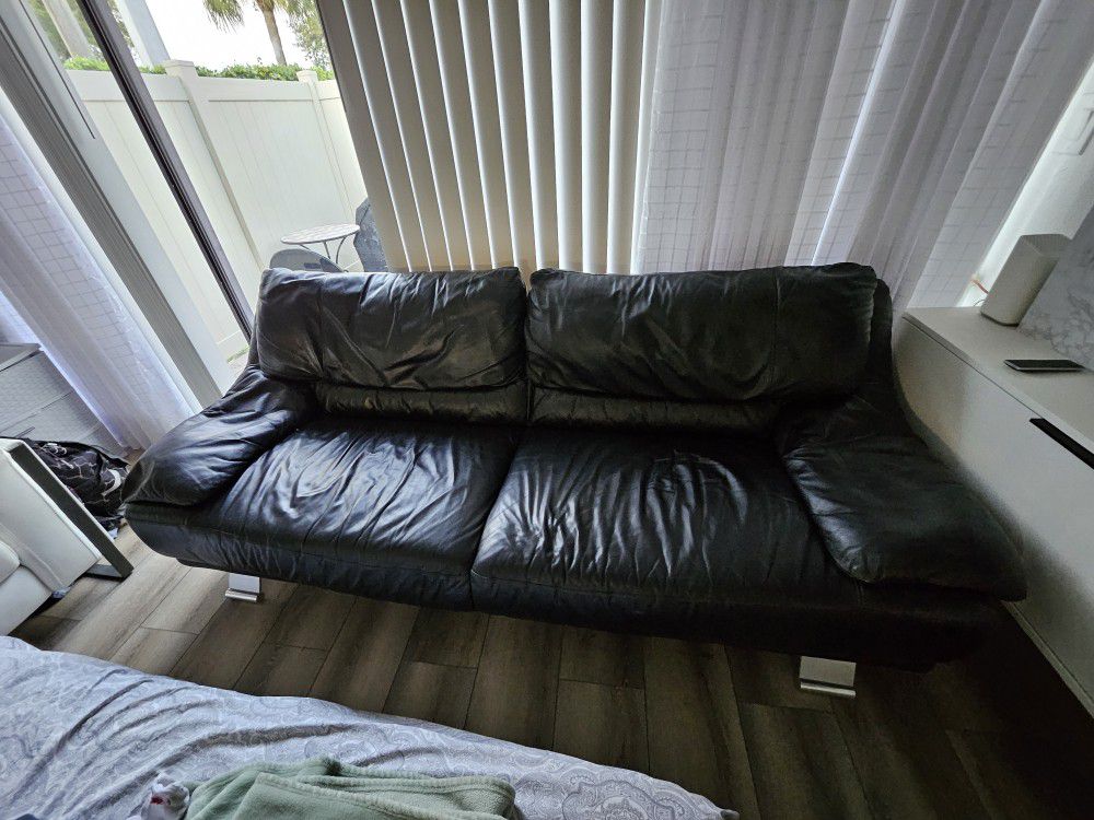 2 and 3 seater leather sofa