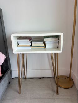 2 Night Stands