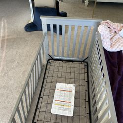 Baby/ toddler Crib 