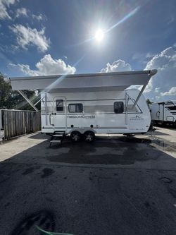 Rv Tráiler Año 2026 De 18 Pies Ubicado 9850 Nw 27 Ave Miami Fl 33147 O 786:327:1327 O 786:957:9369