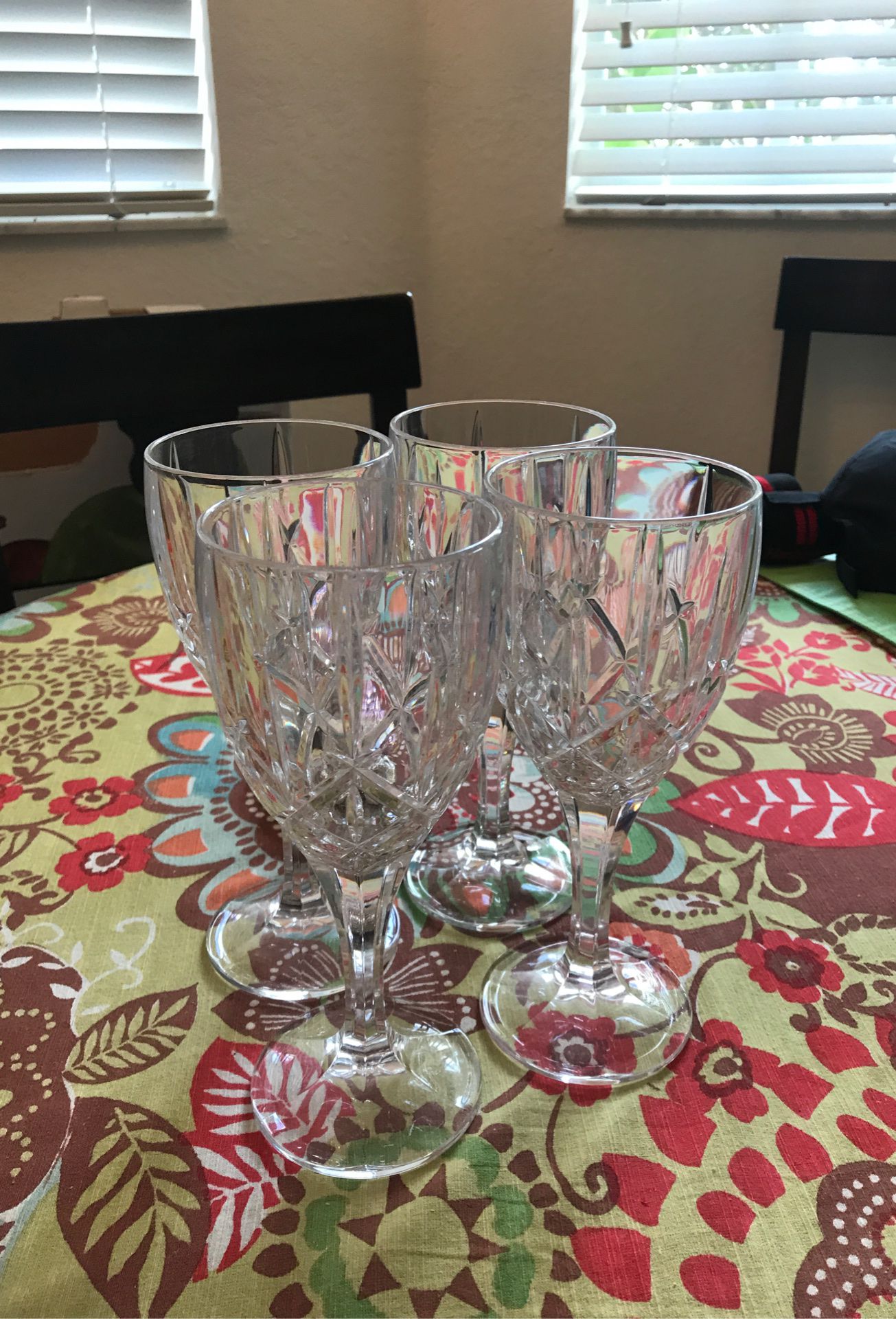 CRYSTAL Wine Glasses. Set 4.