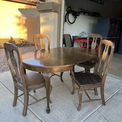 Dining Table & 4 Chairs 