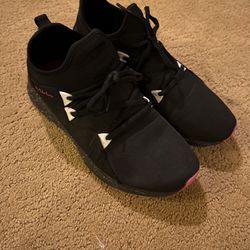 Women’s Sneakers Size 9
