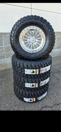 17" LOCK Grit w/ 33" Toyo MT Open Country
