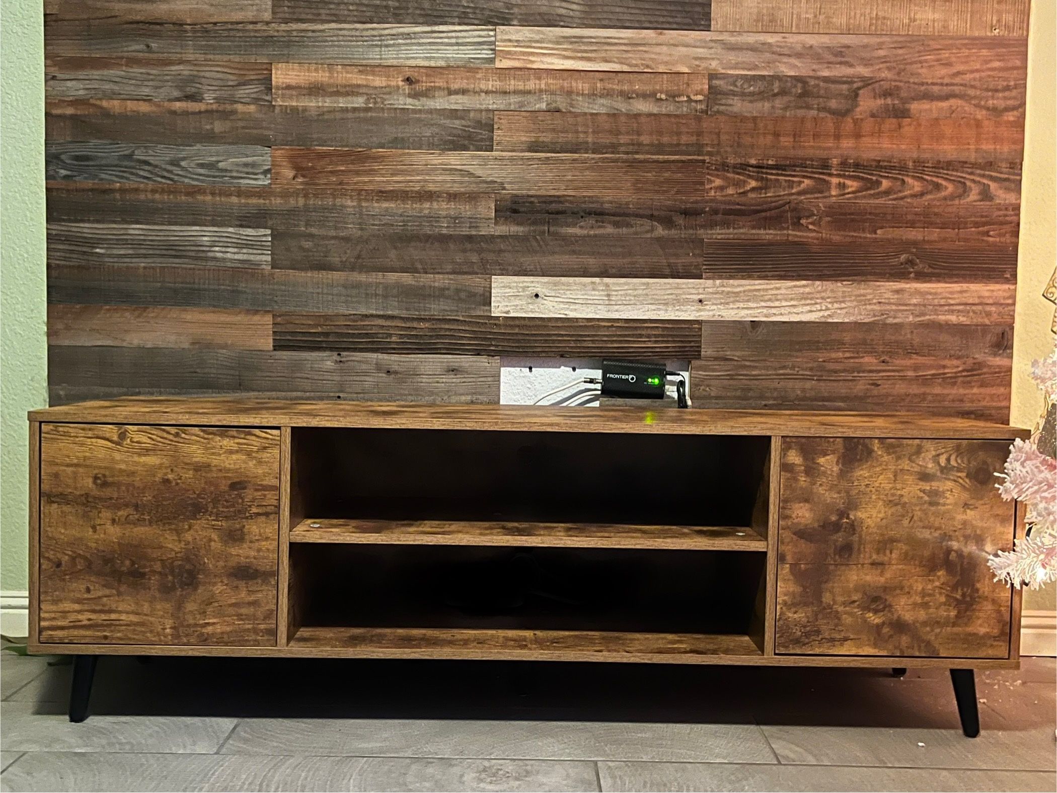 Mid-Century Modern TV Stand / Media Console – Rustic Wood Finish – Excellent Condition