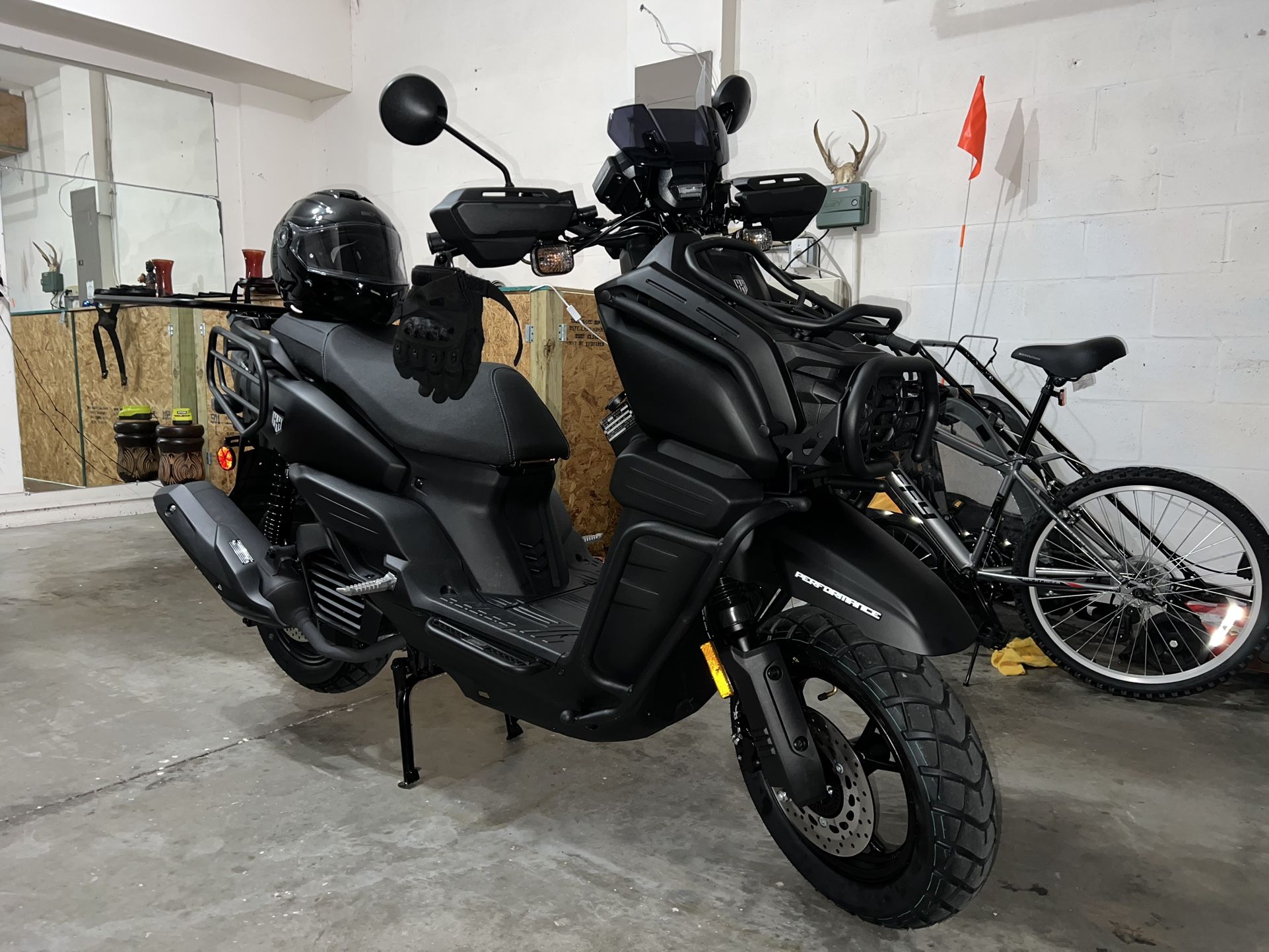 HHH Tank 200 EFI Scooter Mototcycle Fully Automatic with Matching rear trunk