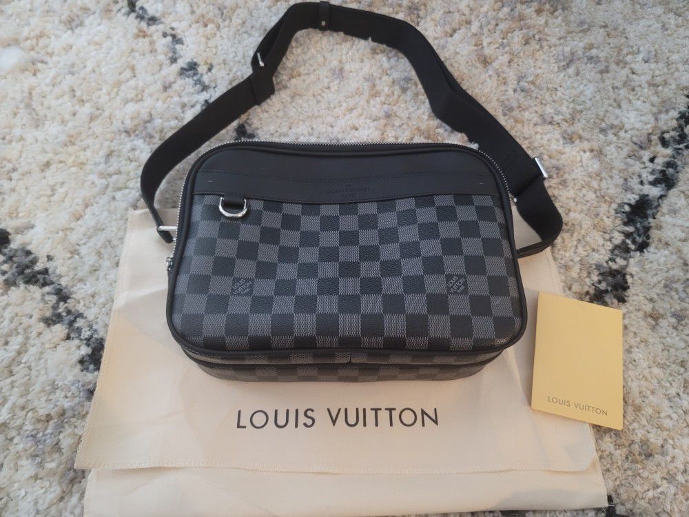 Louis Vitton Small Messenger Bag