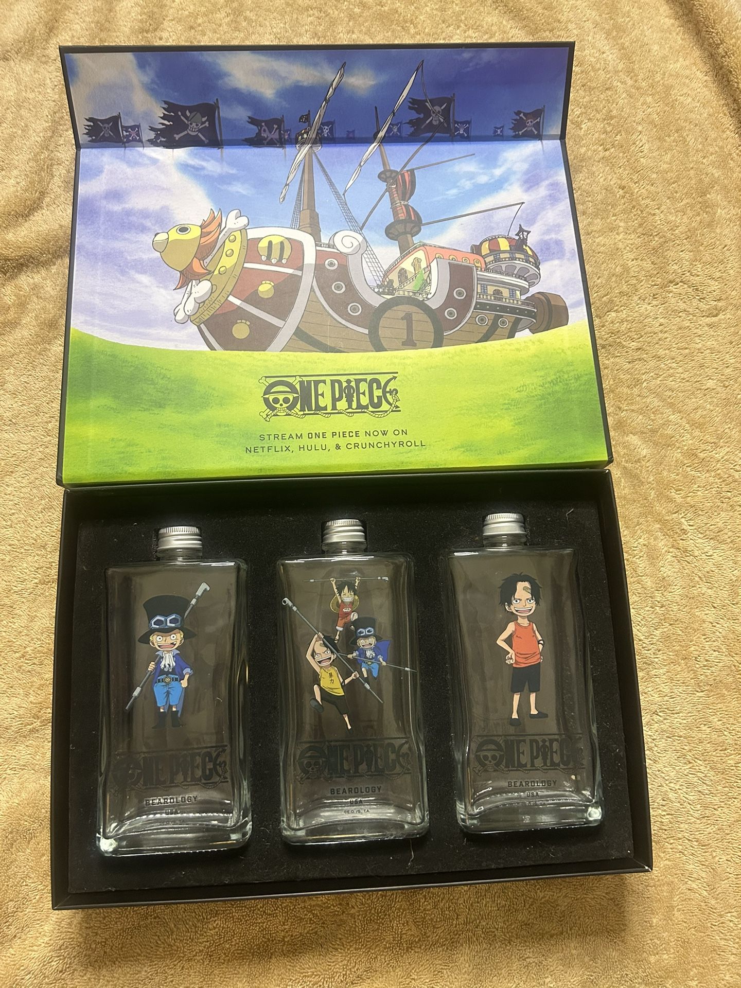 “One Piece” Anime Collectors Set Of Flasks