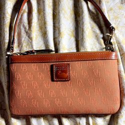 Dooney&Bourke  Wristlet