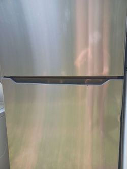 Stainless refrigerator like brand new 8 months warranty
