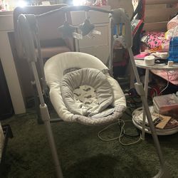  Graco Slim Spaces Compact Baby Swing