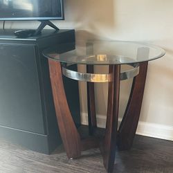 2 Side Tables 