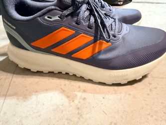 Like New Unisex Adidas 7.5 men/8.5 women