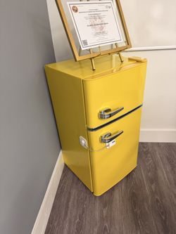 Mini Fridge 