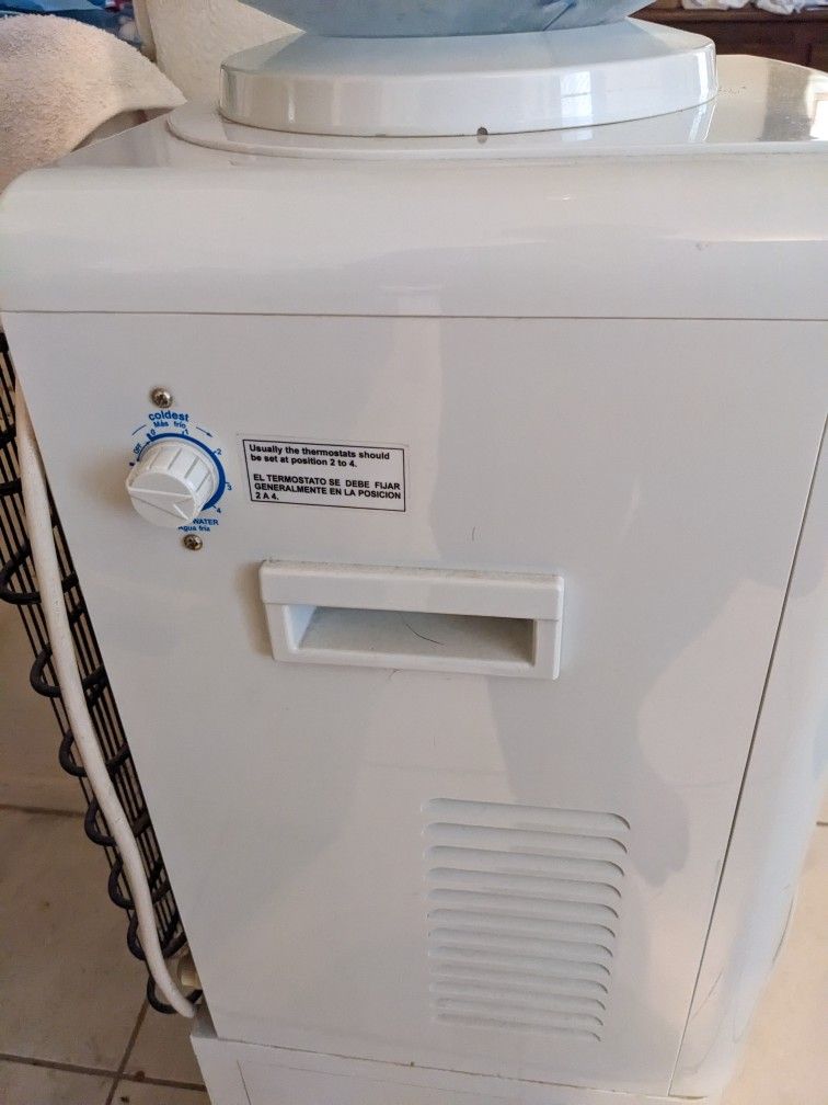 Sunbeam Water Cooler Hot And Cold Water! for Sale in Phoenix, AZ OfferUp