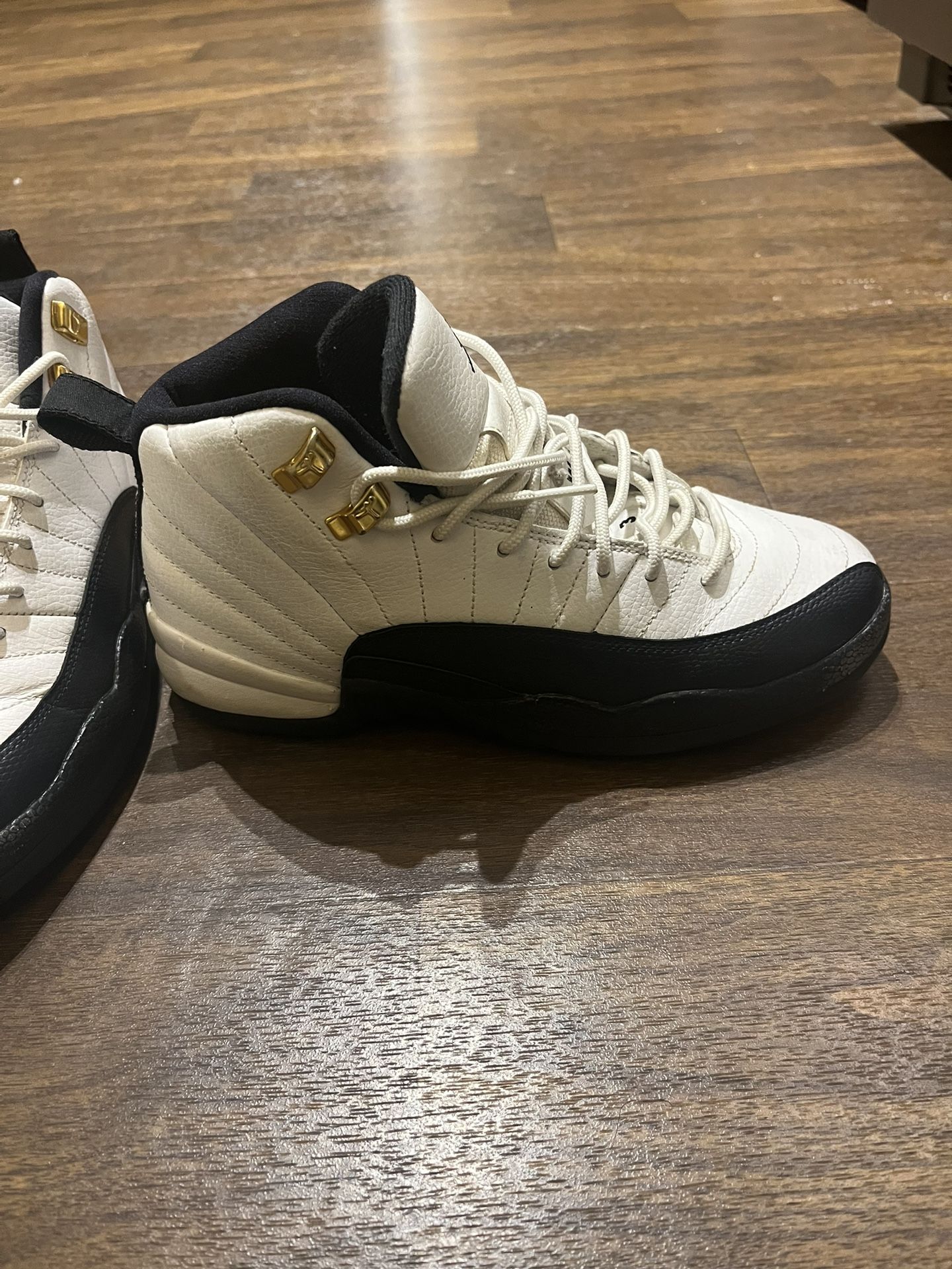 Air Jordan 12s - Taxis 