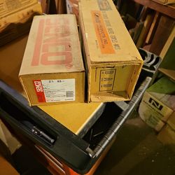 Senco Staples 2 1/2 And 1 1/2 